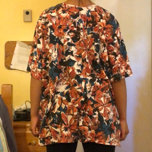 CARROL REED FLORAL TEE - Picture 4 of 5